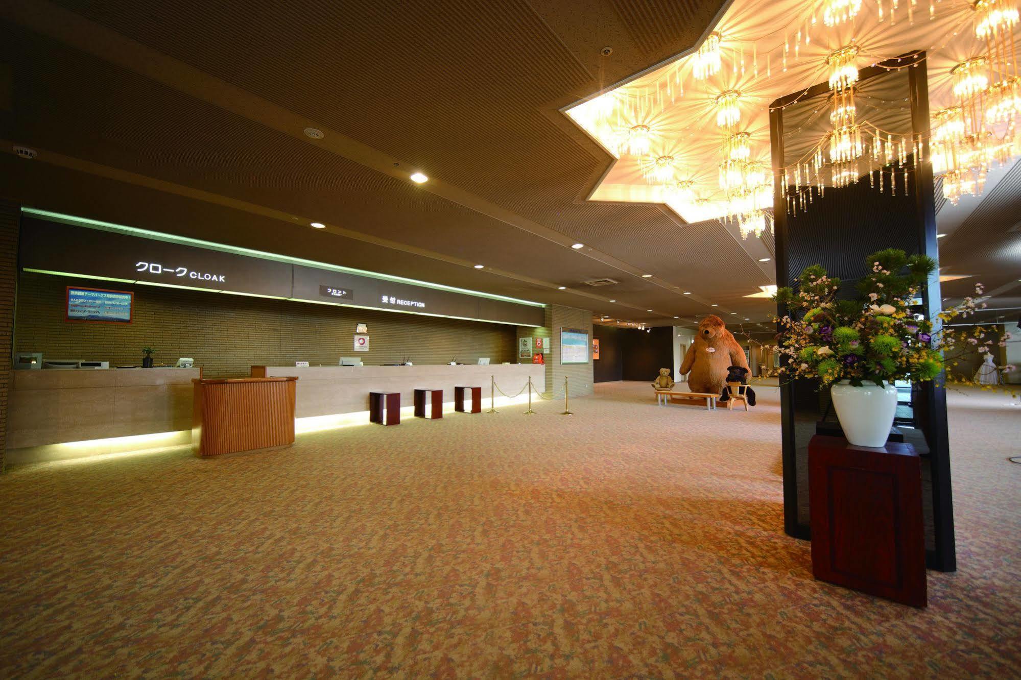 Royal Hotel Насу Екстериор снимка