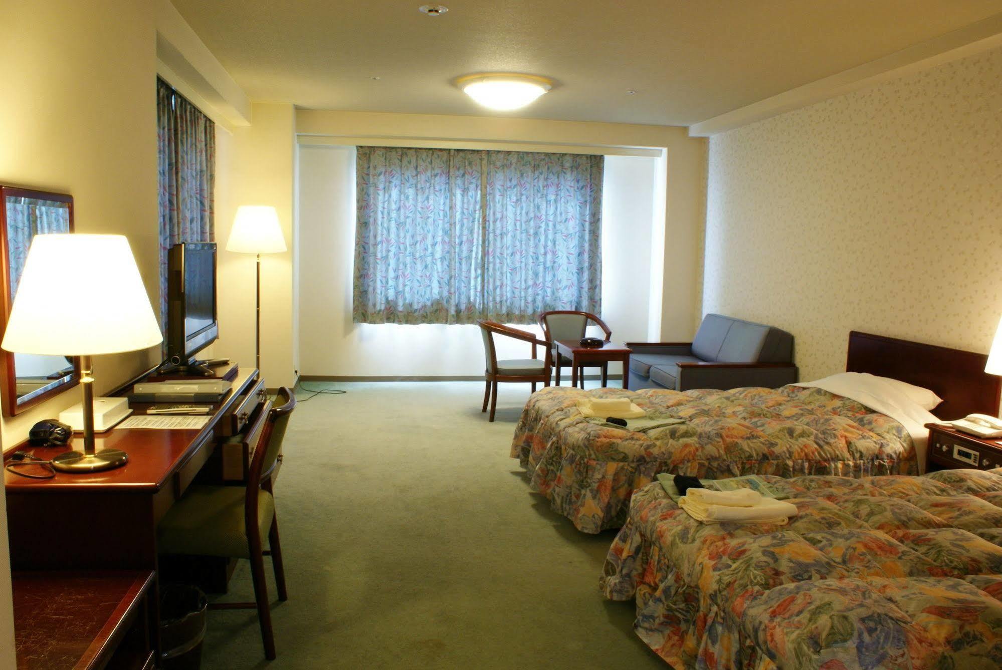 Royal Hotel Насу Екстериор снимка