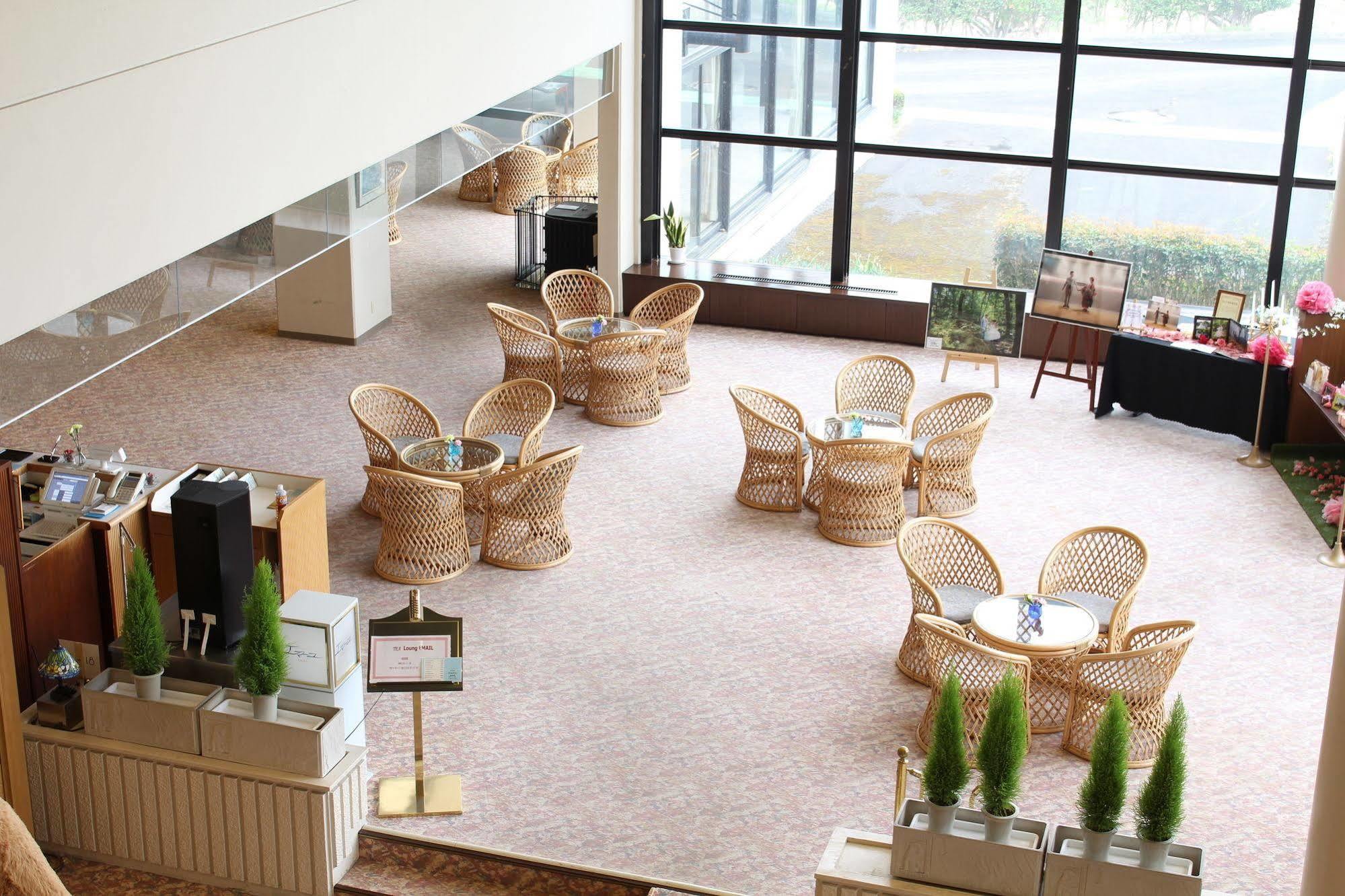 Royal Hotel Насу Екстериор снимка